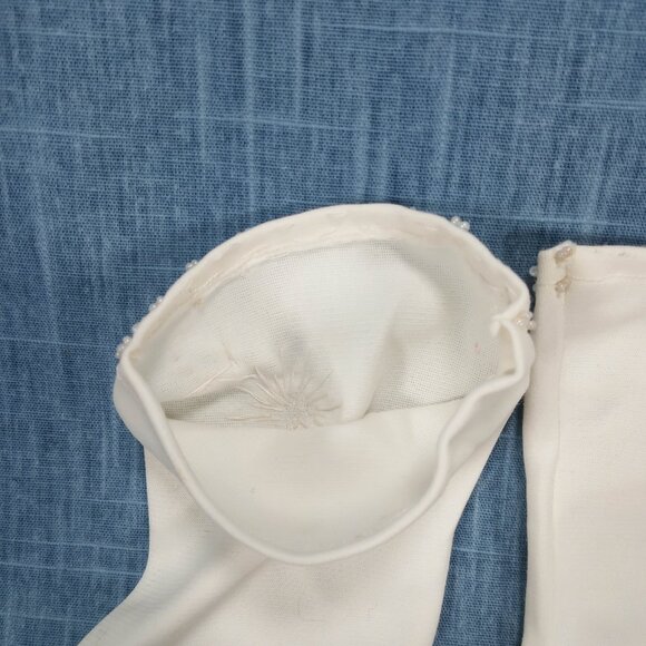1940s White Mid Length Gloves with White Beaded Floral Detail by Harilela's - Picture 5 of 7